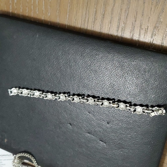 Multitone bracelet with no markings in gold and silver tone - Picture 4 of 4